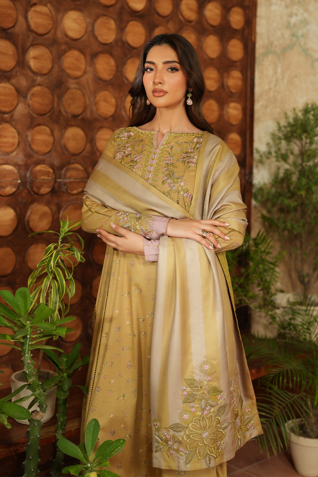 Iznik Lawn 3 Pc with Patches