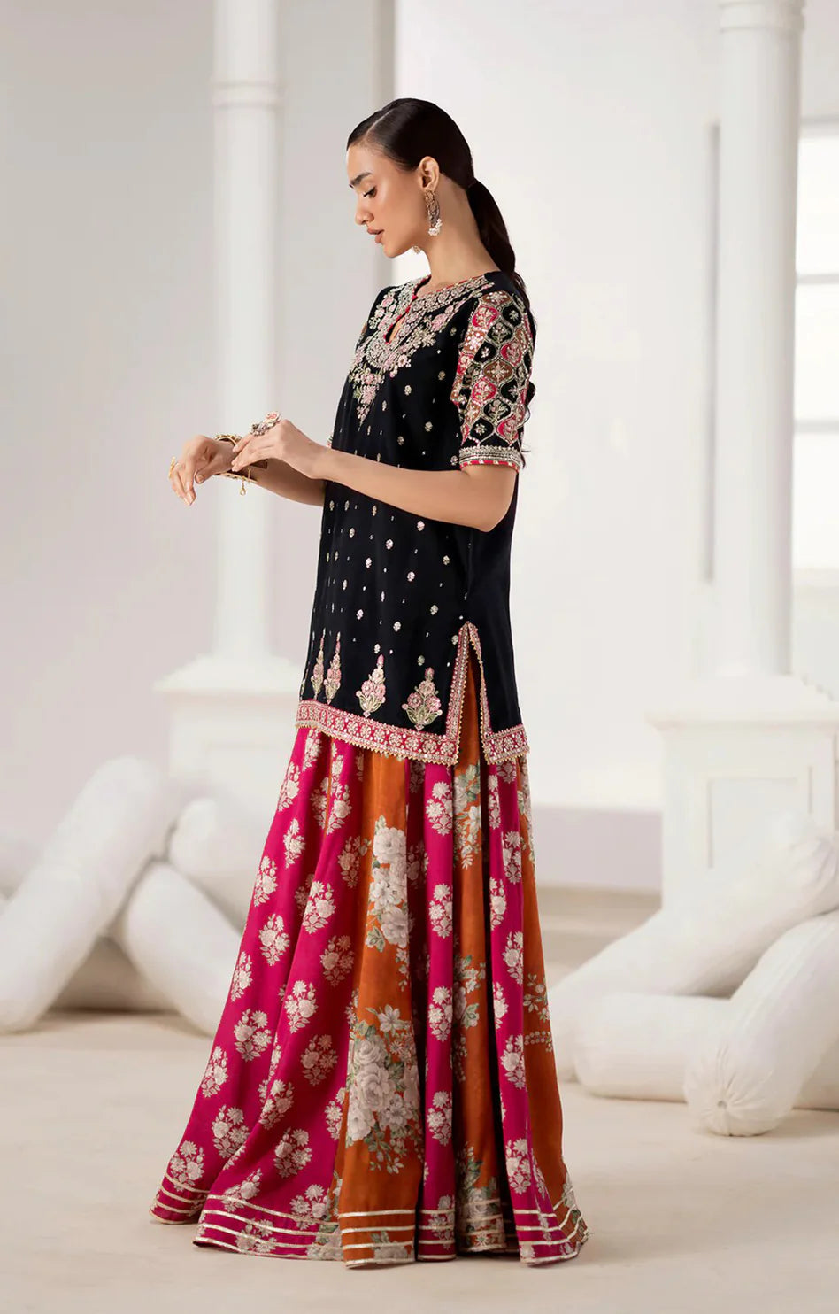 9000 Velvet Luxury Embroidered 2pc Article