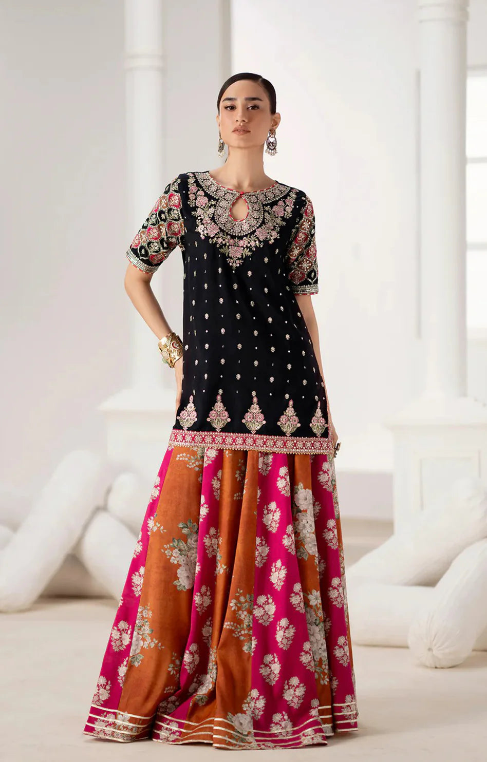 9000 Velvet Luxury Embroidered 2pc Article