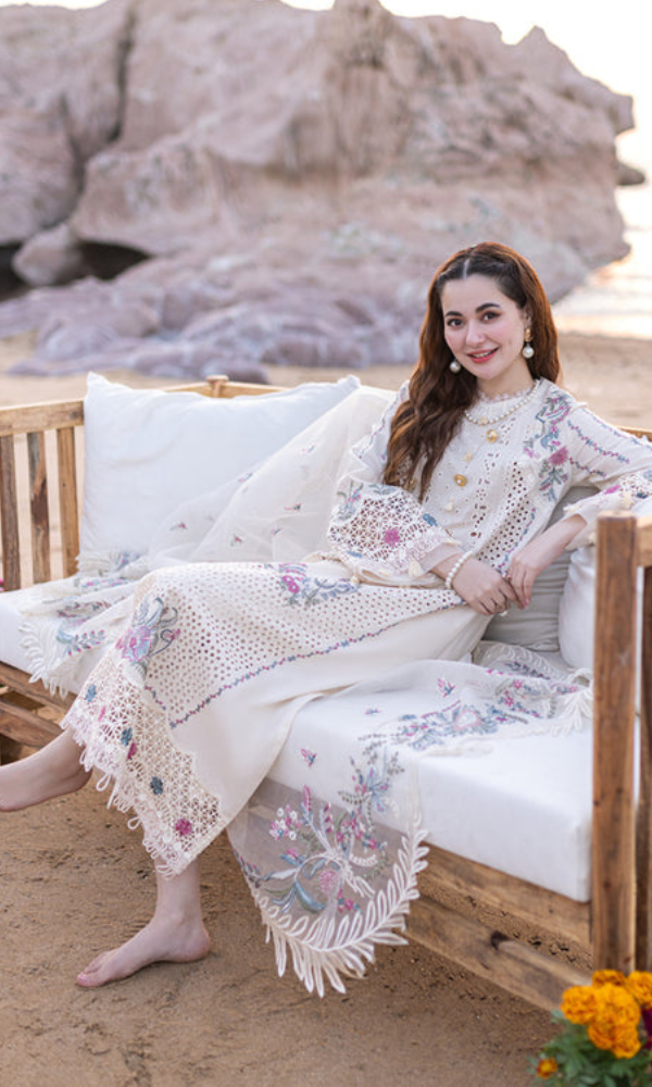 Qalamakar white Hania amir