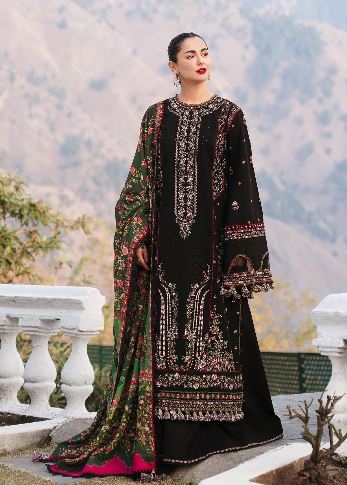Hussain Rehar black sale 3pc luxury lawn