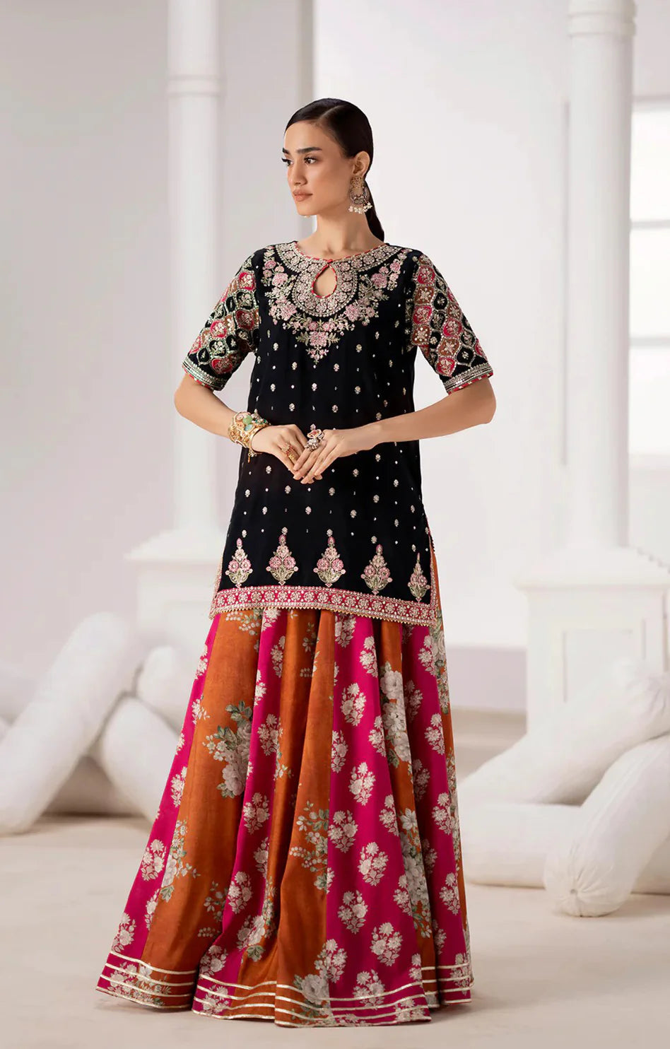 9000 Velvet Luxury Embroidered 2pc Article
