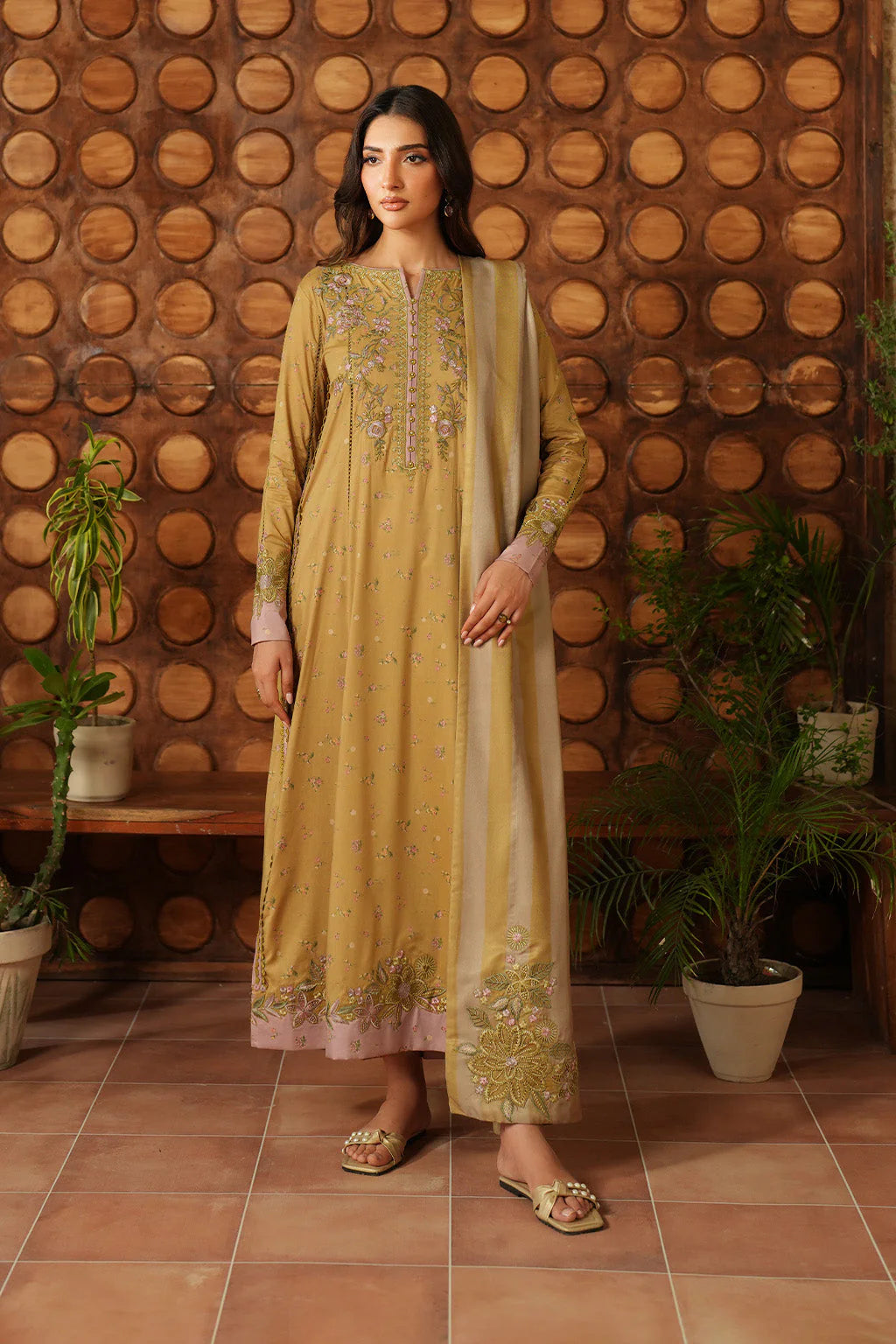 Iznik Lawn 3 Pc with Patches