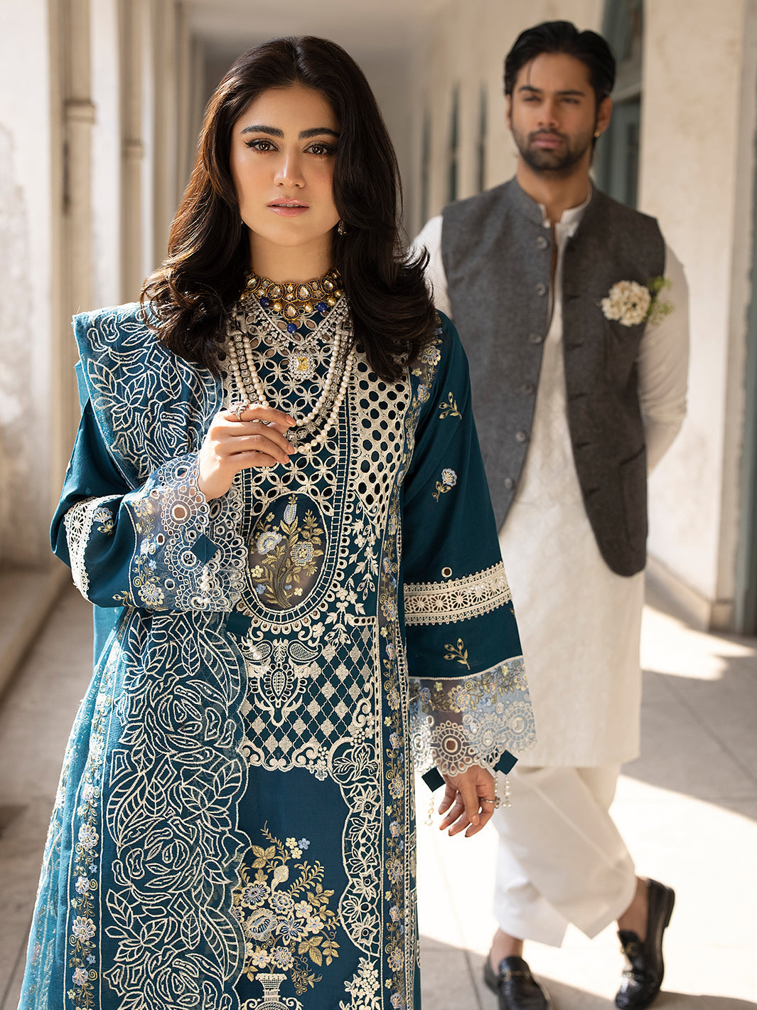 Mahnur Luxury Lawn 3 Pc