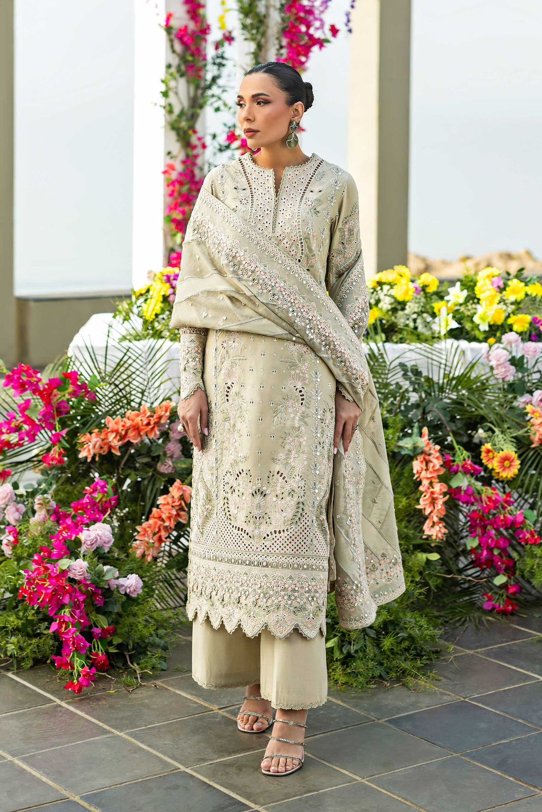 Luxury Embroidered Lawn 3pc Article