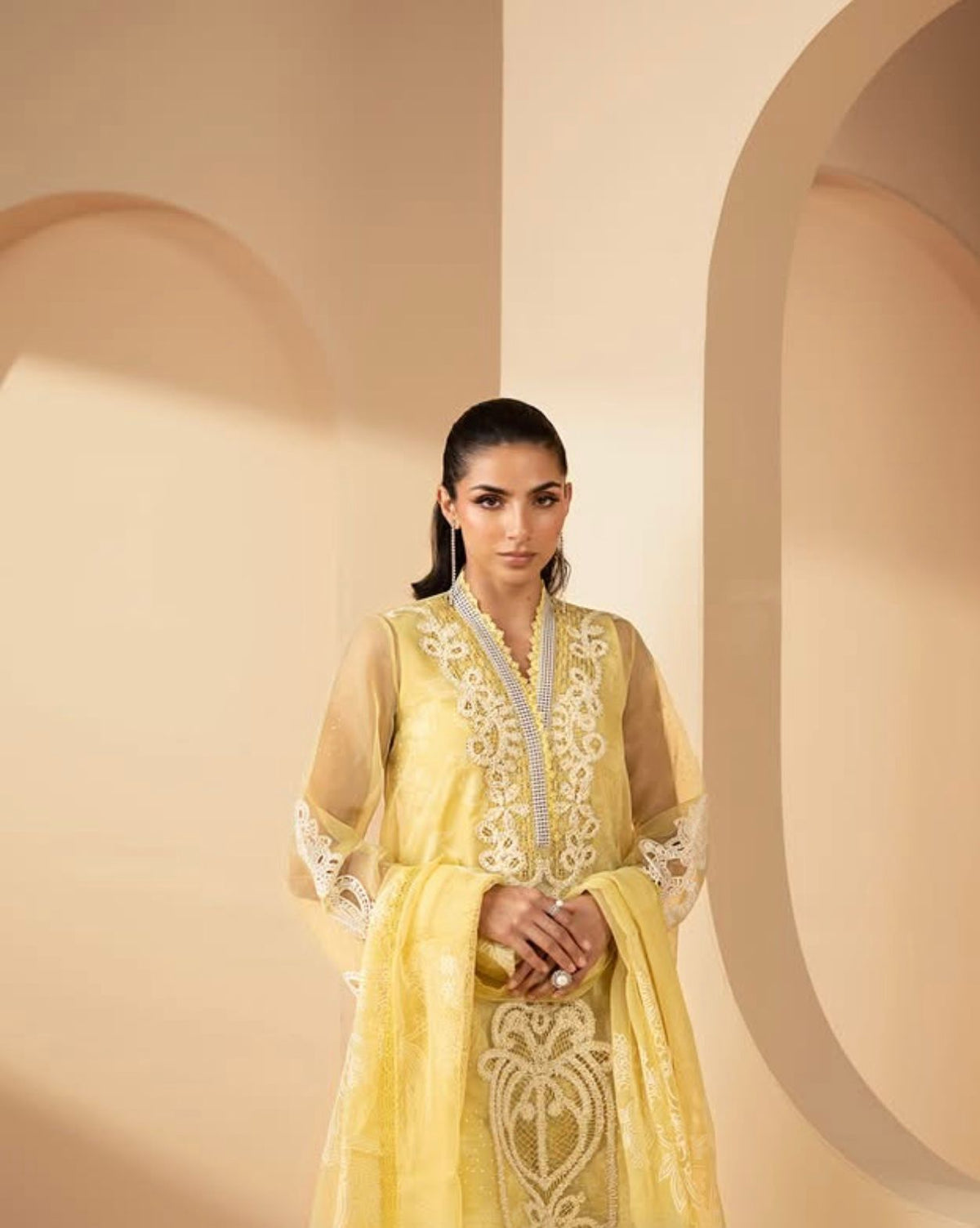 LUXURY EMBROIDERED LAWN 3 PC LAWN ARTICLE