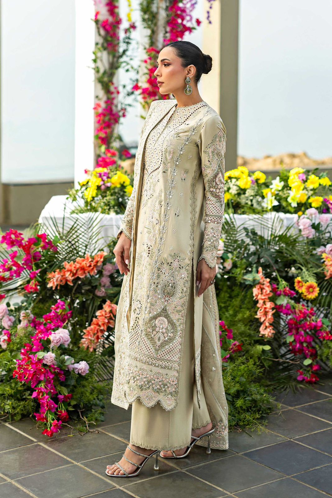 Luxury Embroidered Lawn 3pc Article