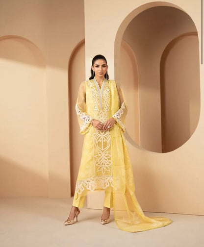 LUXURY EMBROIDERED LAWN 3 PC LAWN ARTICLE