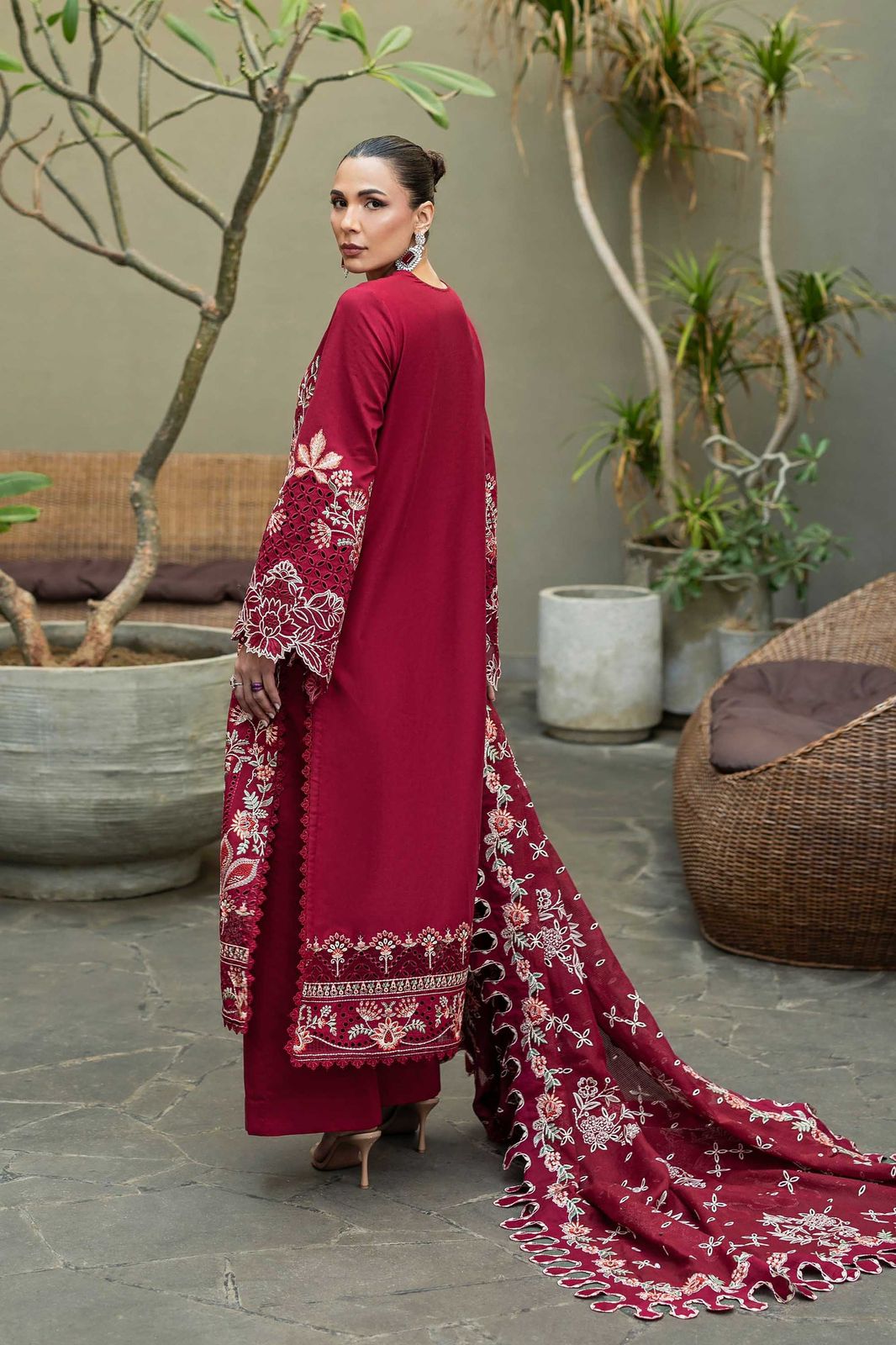 Luxury Embroidered Lawn 3pc Article